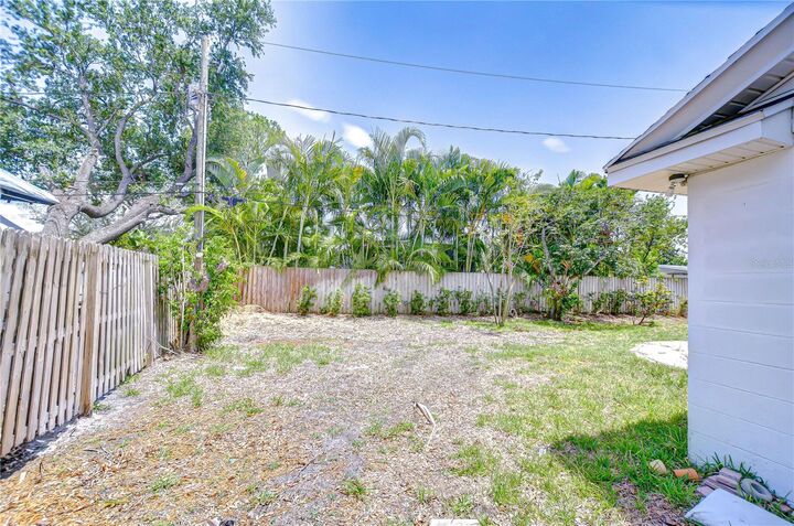 Property Photo:  621 Hudson Avenue  FL 33606 