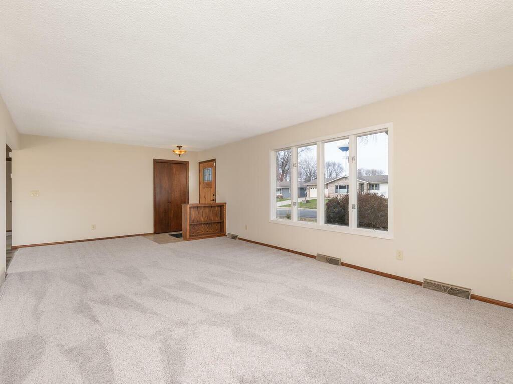 Property Photo:  325 W 4th Street  MN 55387 