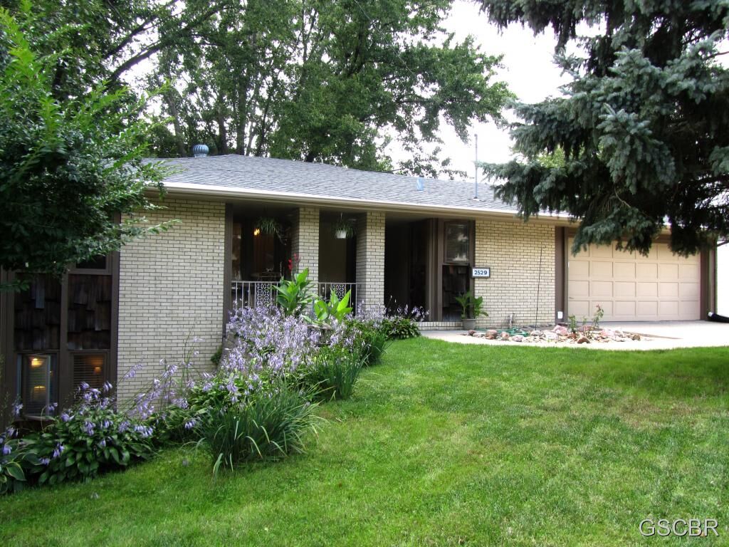 Property Photo:  2529 S Lyons  IA 51106 