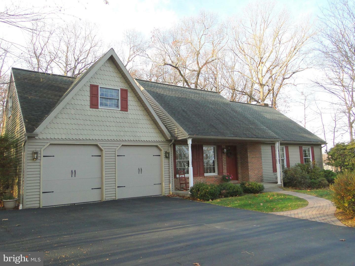 Property Photo:  8504 Dogwood Drive  PA 18036 