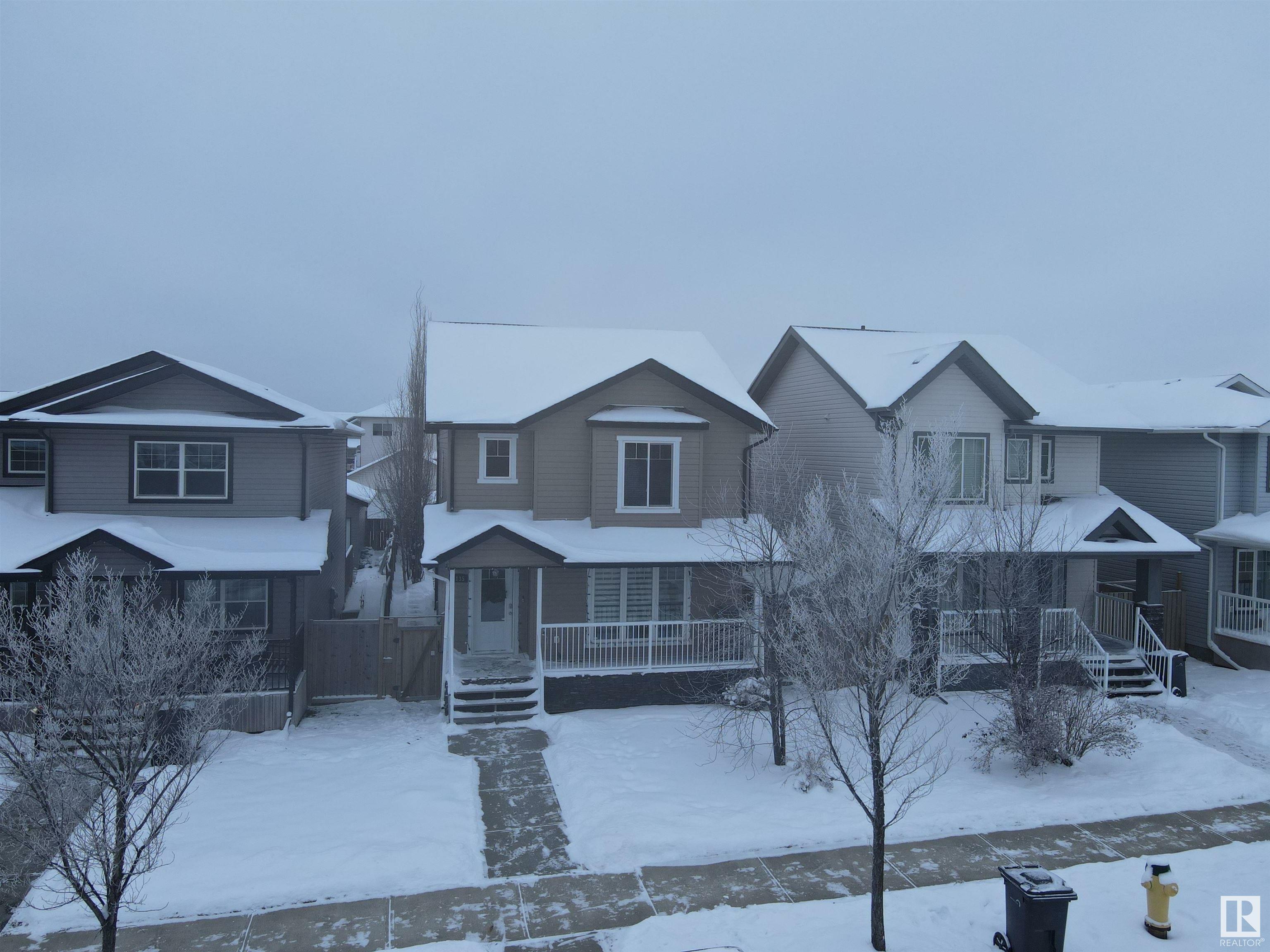 Photo de la propriété:  4135 43 Avenue  AB T7A 0B4 