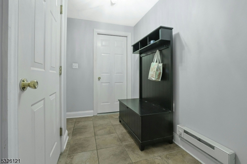 Property Photo:  5 Ashley Ct  NJ 07506 