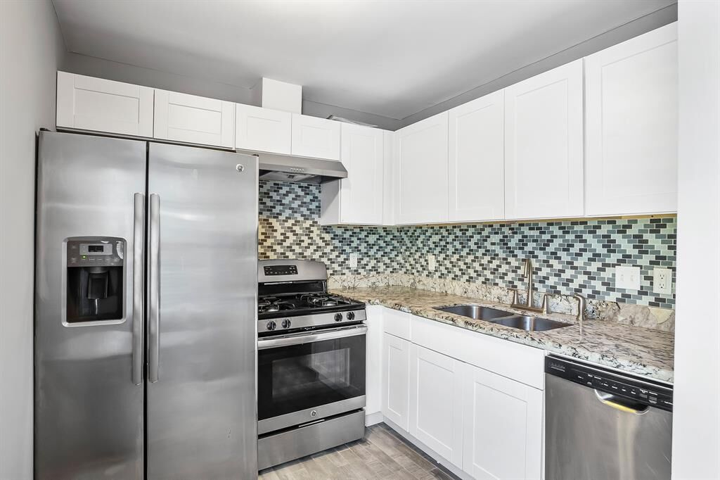 Property Photo:  109 N Eastwood Street  TX 77011 