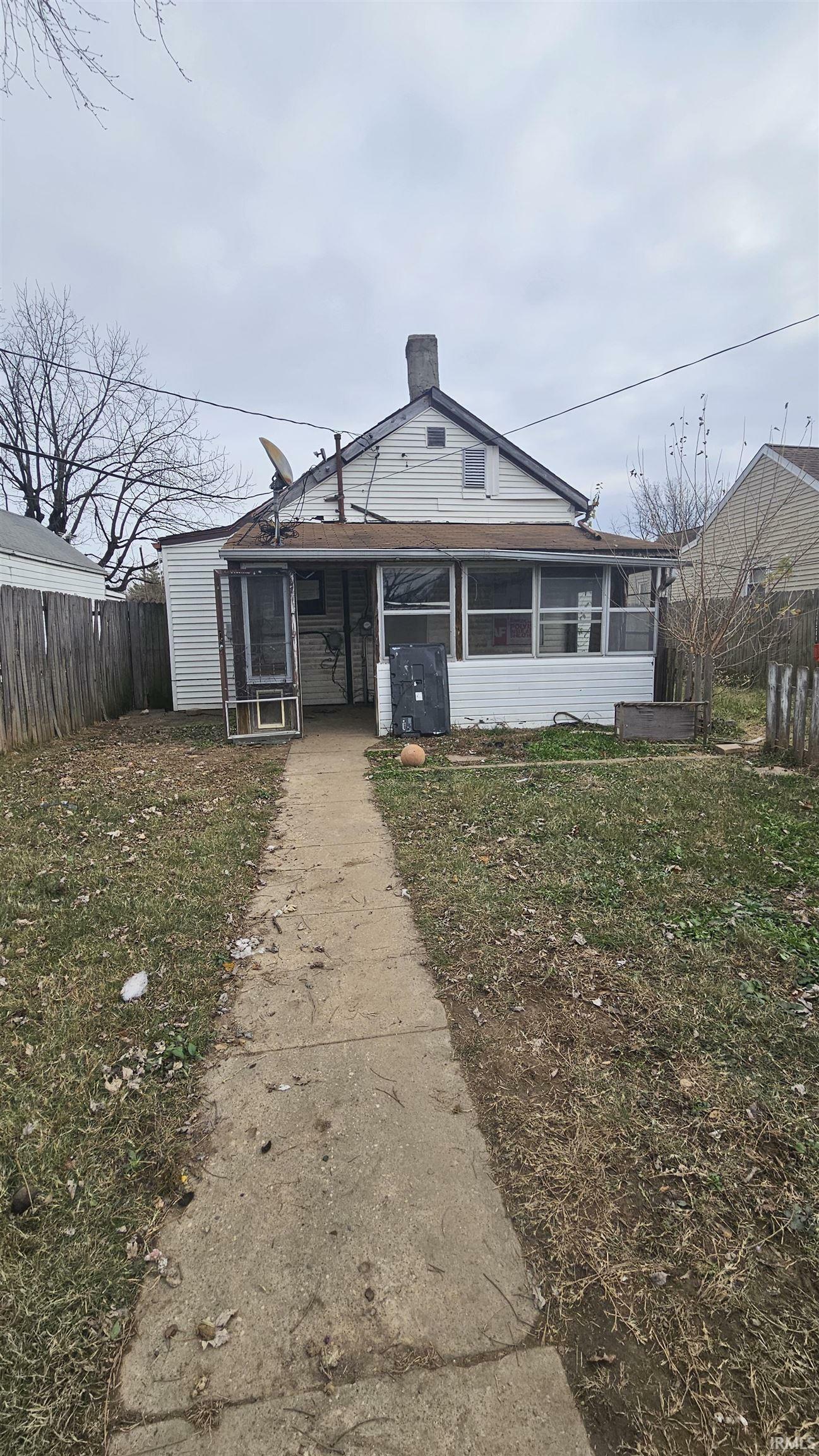 Property Photo:  1034 N Fourth Avenue  IN 47710 