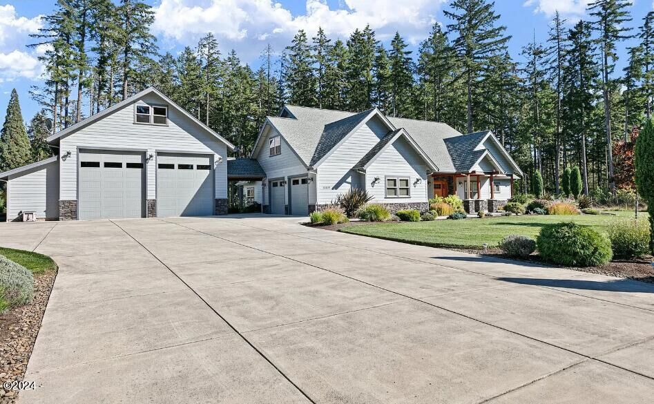 Property Photo:  88639 Promise Pkwy  OR 97487