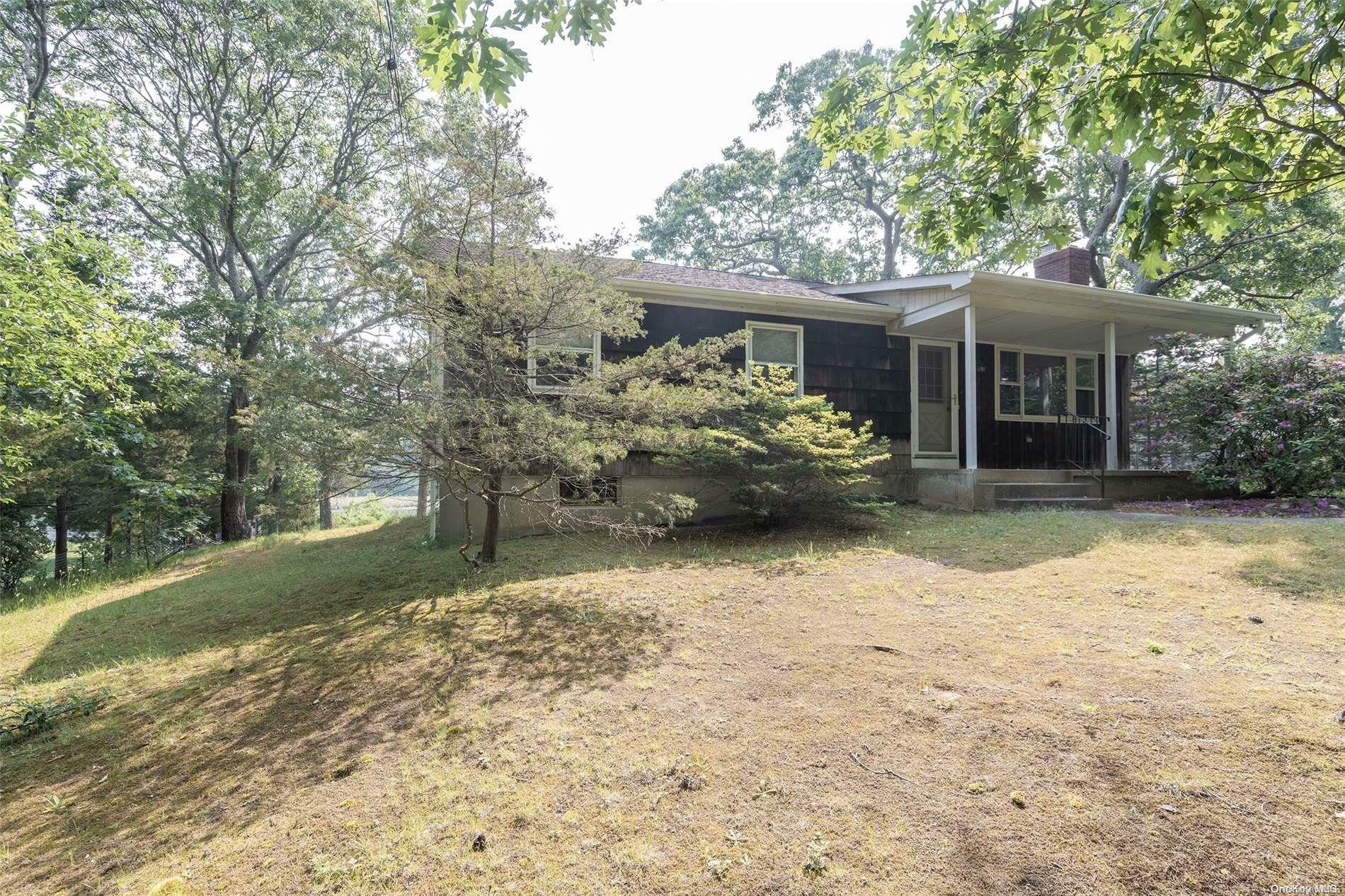 Property Photo:  1810 N Oakwood Road  NY 11948 