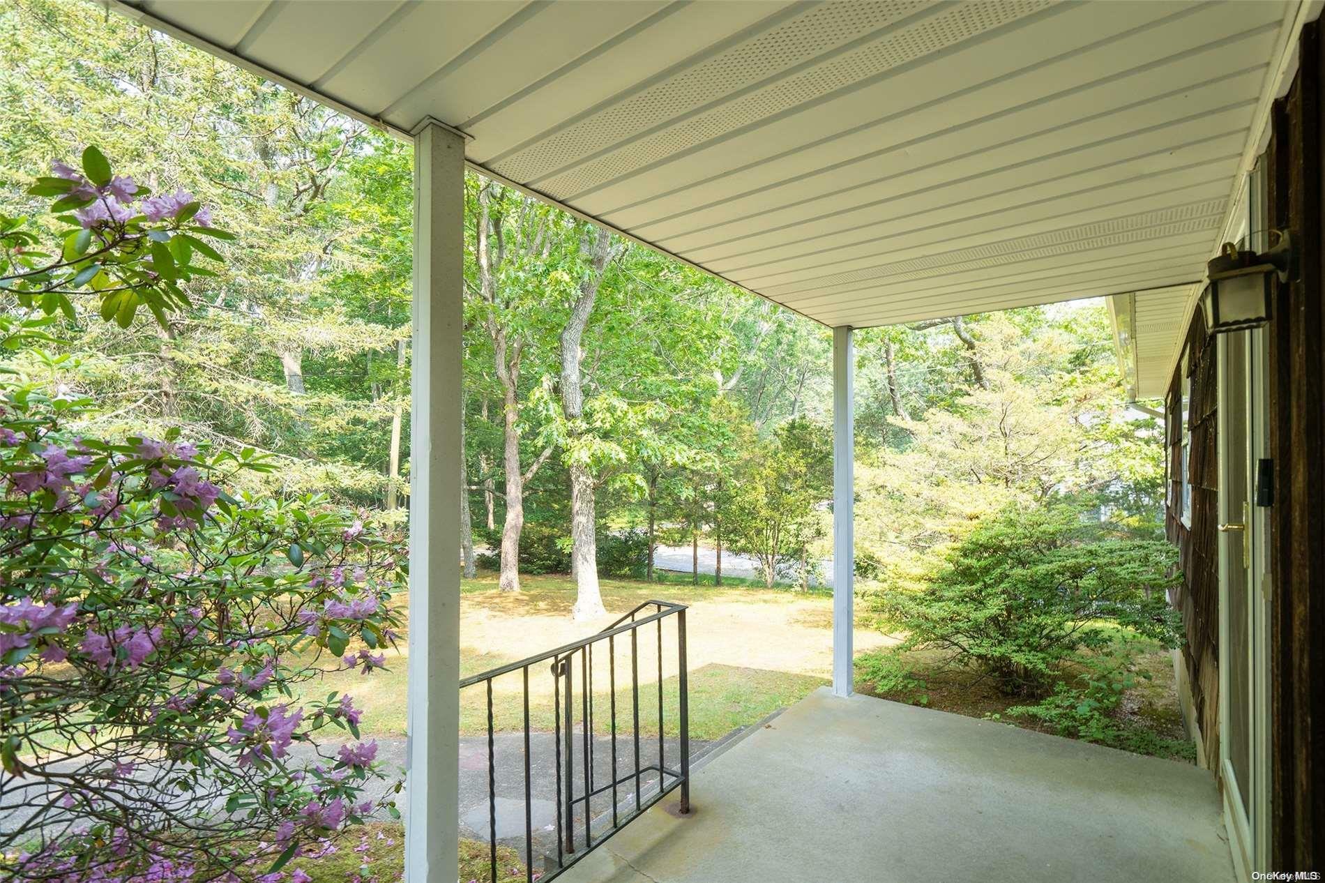 Property Photo:  1810 N Oakwood Road  NY 11948 