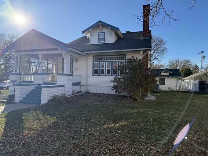Property Photo:  1102 W 4th St  NE 69101 