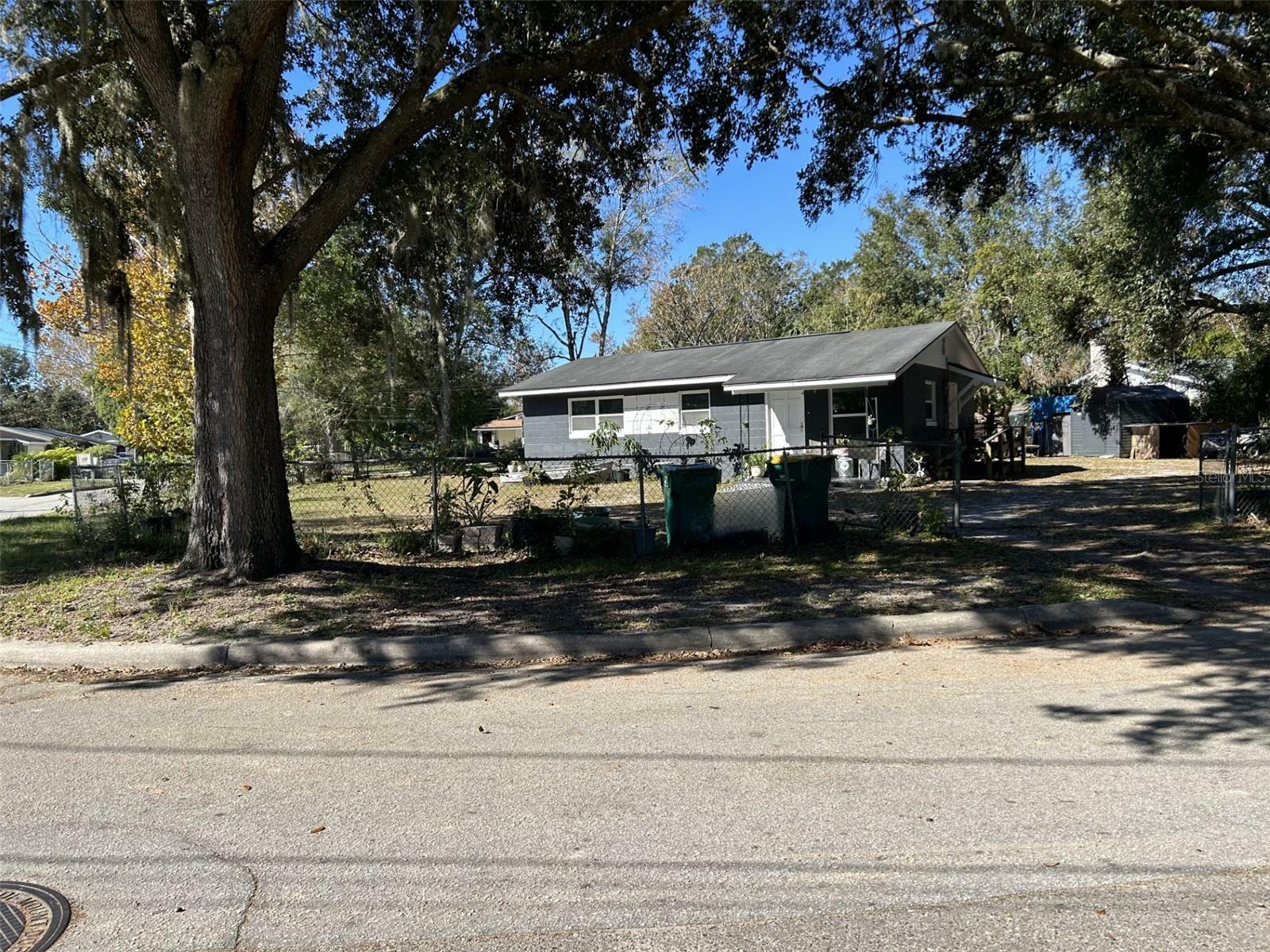 Property Photo: 1615 Jefferson Drive FL 32757
