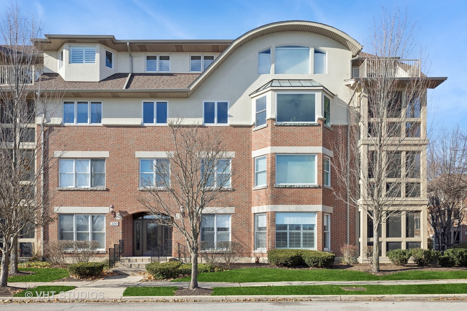 Property Photo: 200 N River Lane 209 IL 60134
