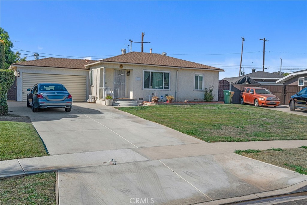 Property Photo: 10900 Saragosa Street CA 90606