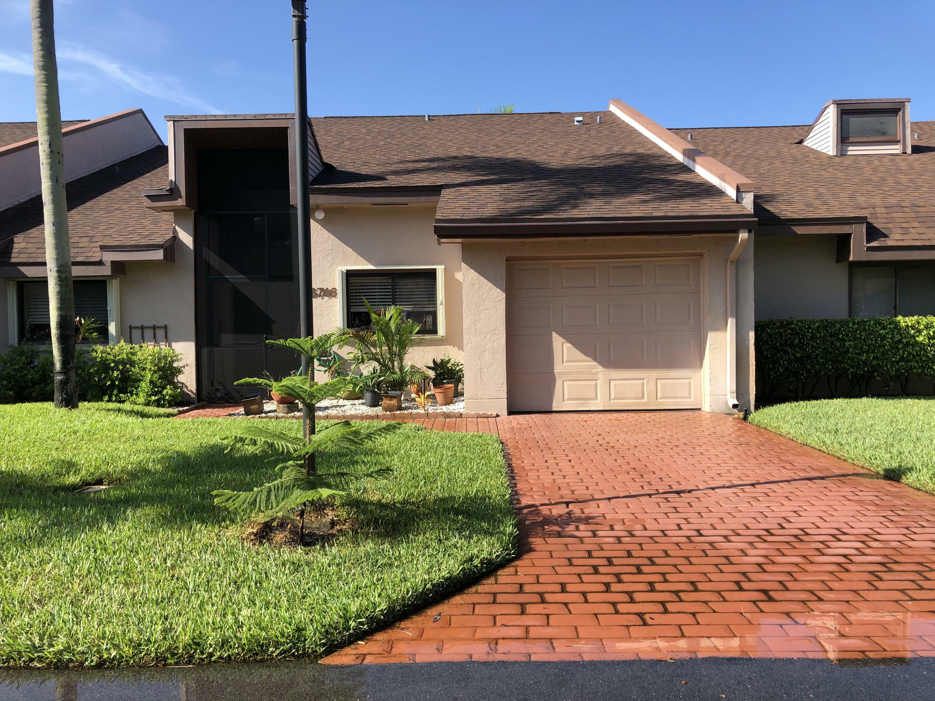 Property Photo:  6746 Versailles Court  FL 33467 