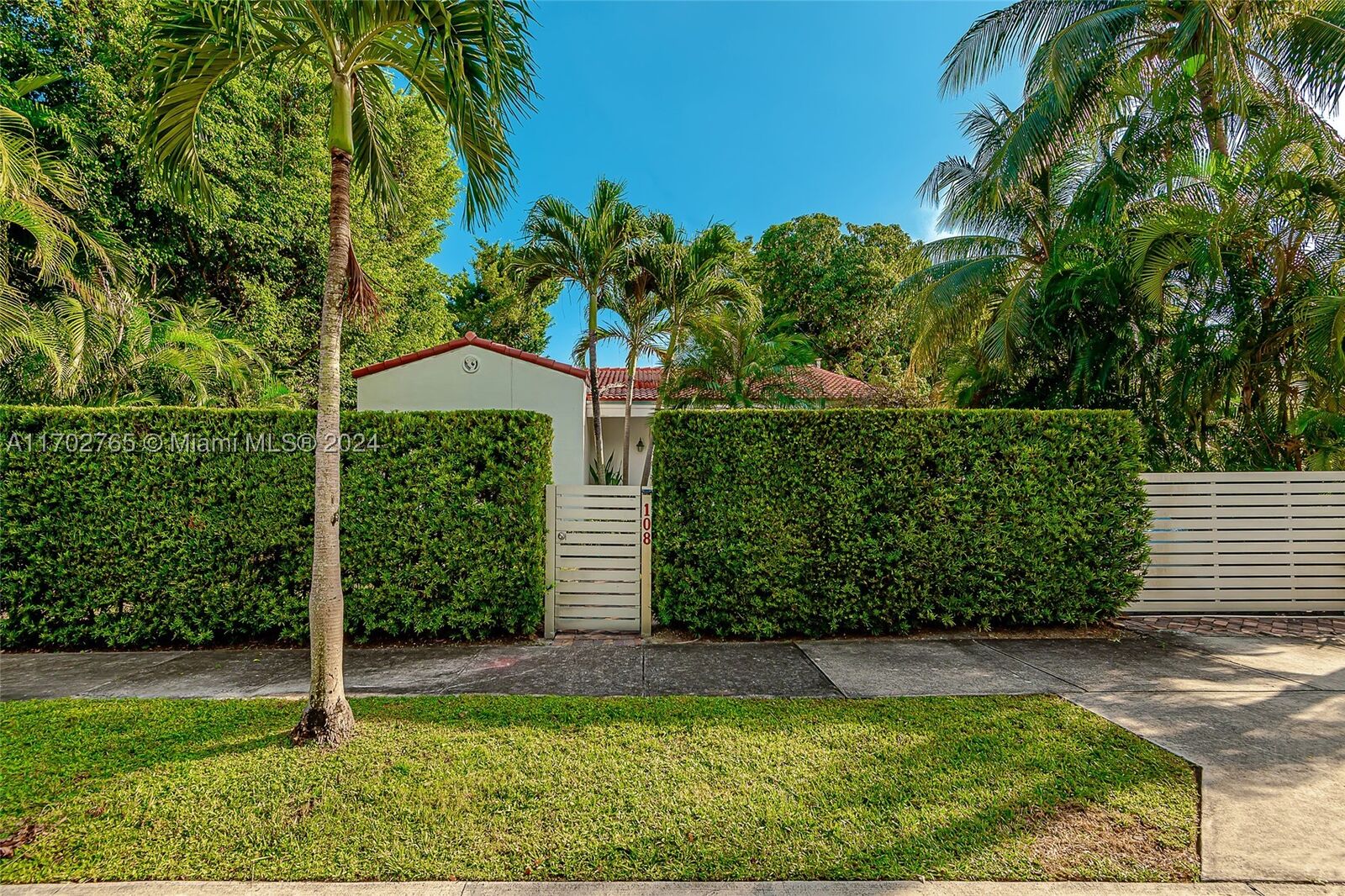 Property Photo: 108 2nd Dilido Ter FL 33139
