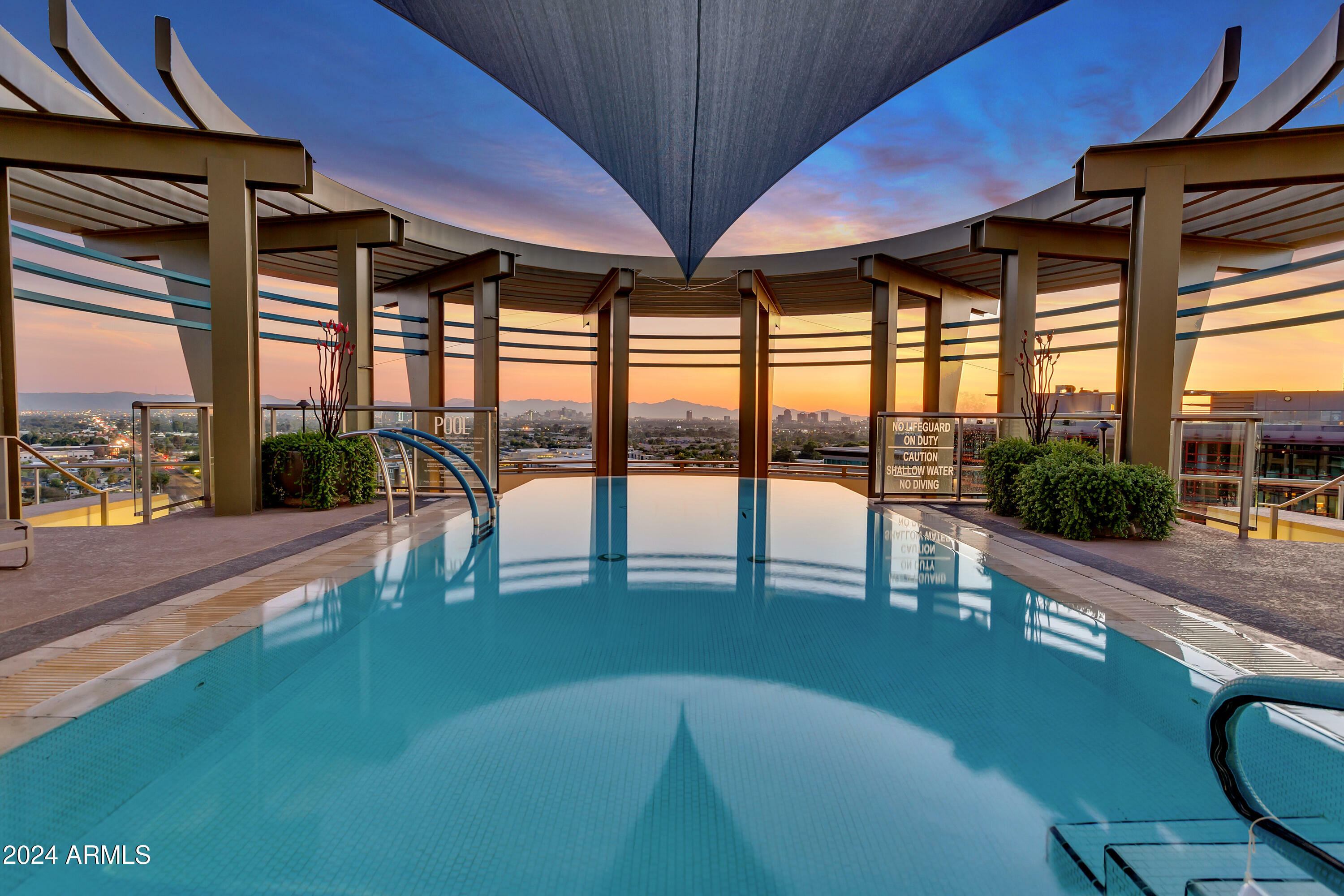 Property Photo: 2402 E Esplanade Lane 601 AZ 85016