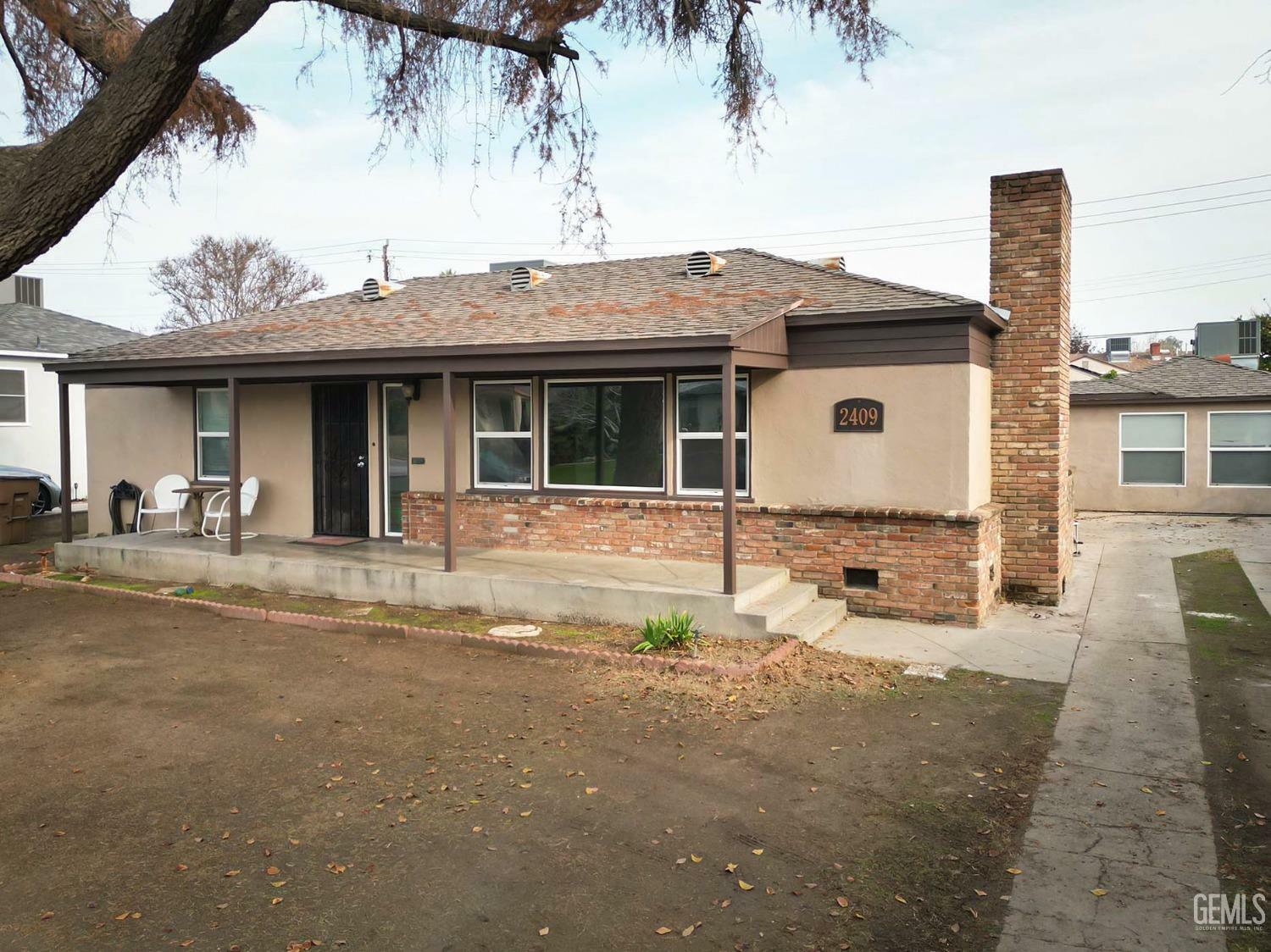 Property Photo:  2409 Lomita Verde Drive  CA 93305 