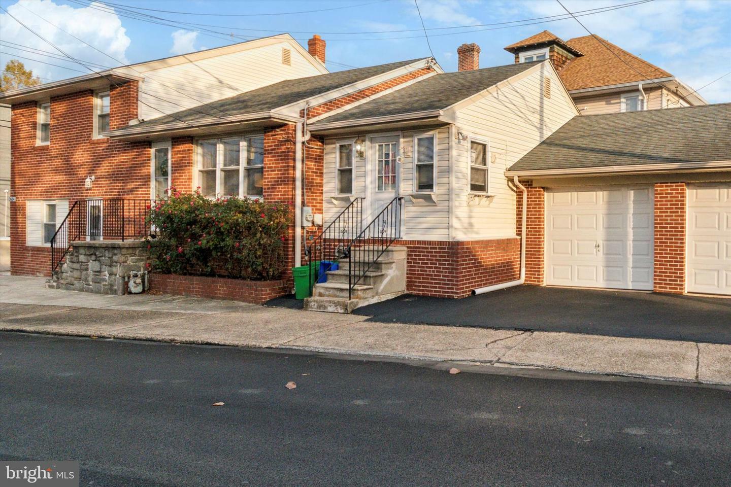 Property Photo:  2604 Edgmont Avenue  PA 19015 