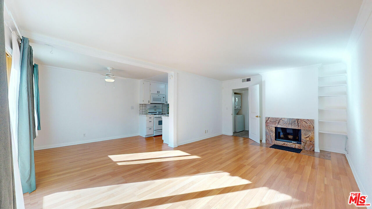 Property Photo:  14005 Milbank St 3  CA 91423 