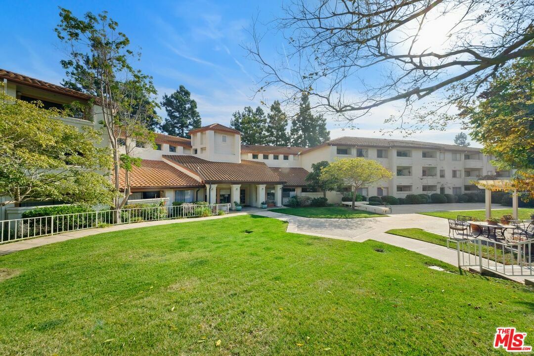 Property Photo:  501   Palisades Dr 308  CA 90272 