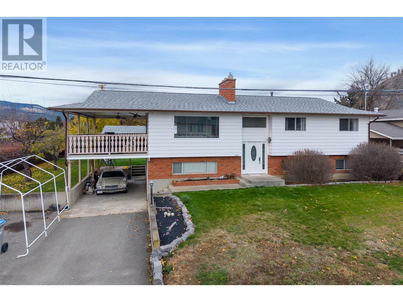 Property Photo:  304 Montego Road  BC V2H 1N1 