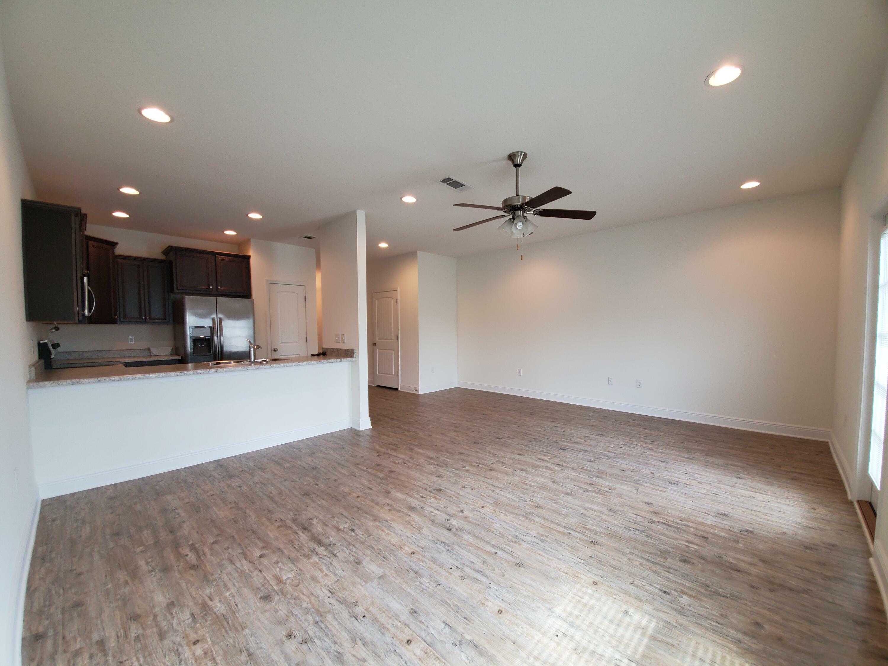 Property Photo:  115 E Iron Horse Drive  FL 32539 