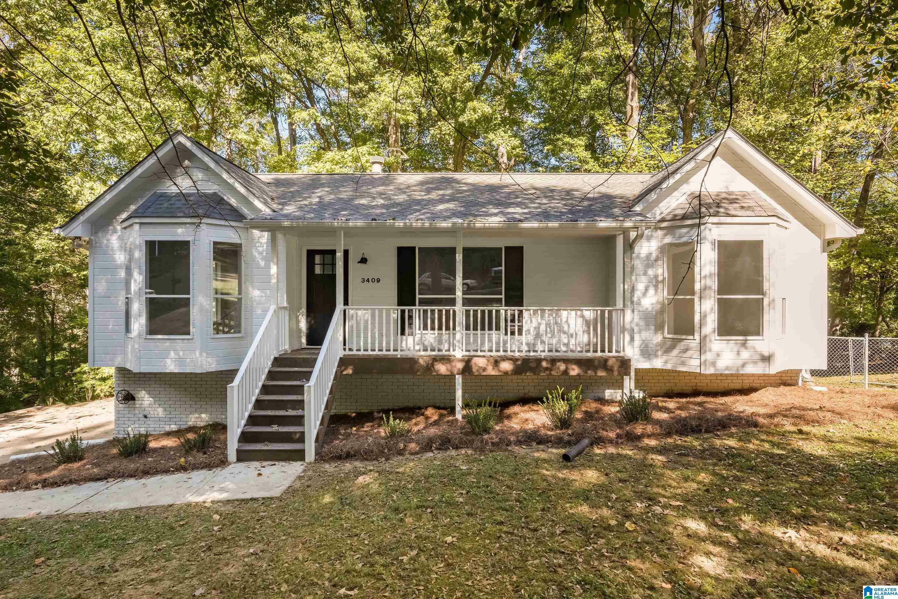 Property Photo: 3409 Crosscreek Circle AL 35173