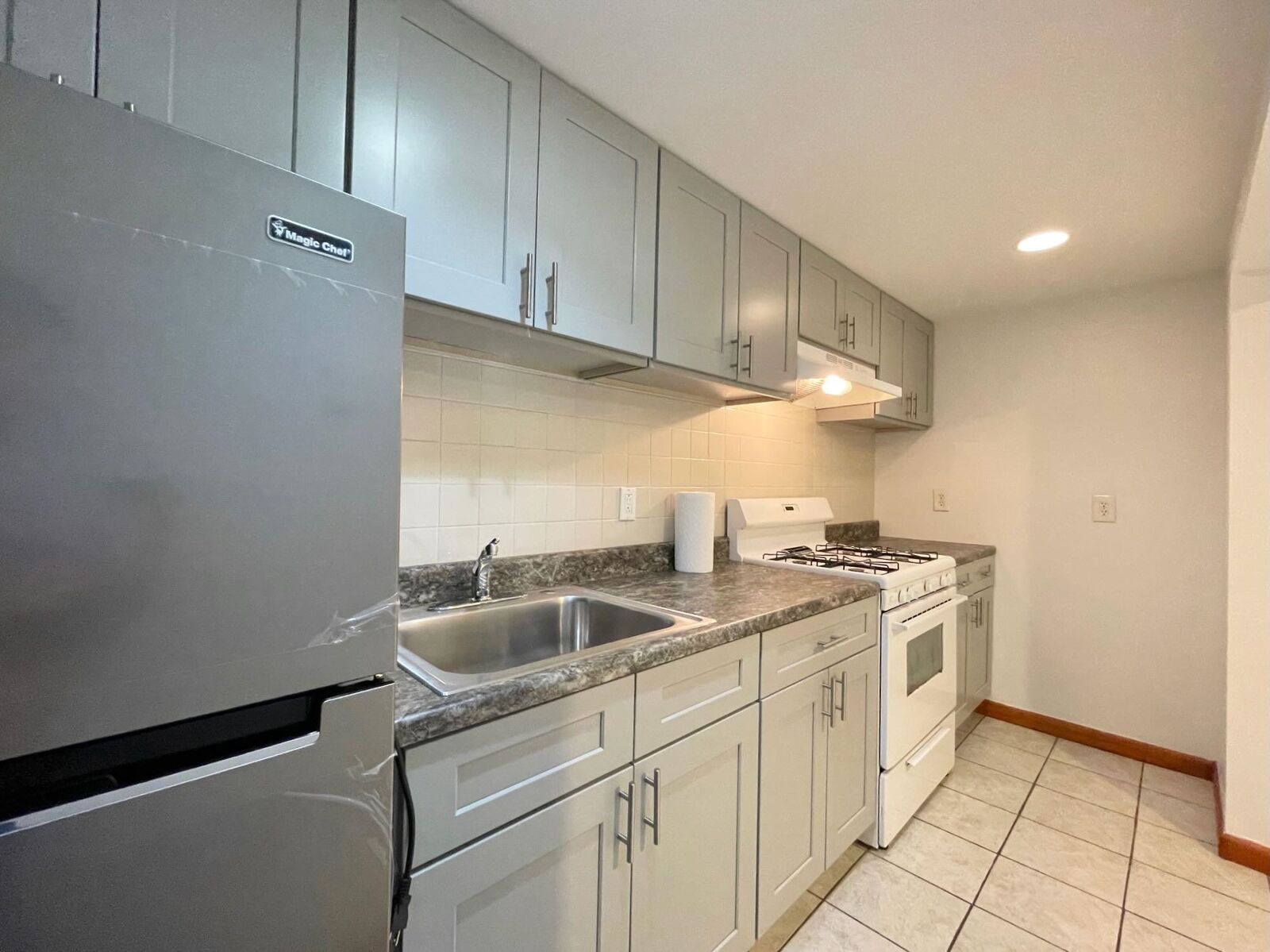 Property Photo:  284 Manhattan Ave 4  NJ 07307 