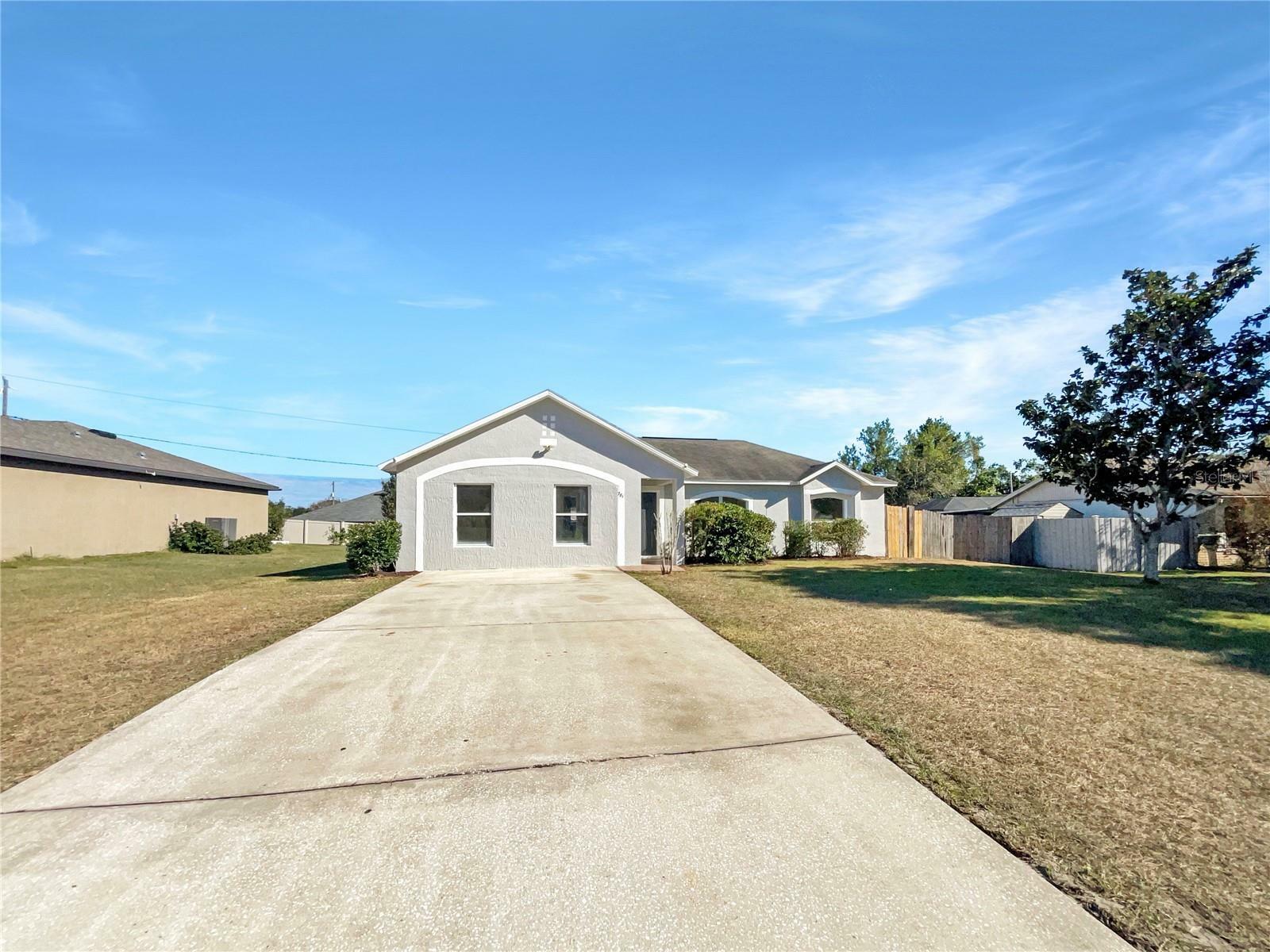 Property Photo: 781 Mentmore Circle FL 32738