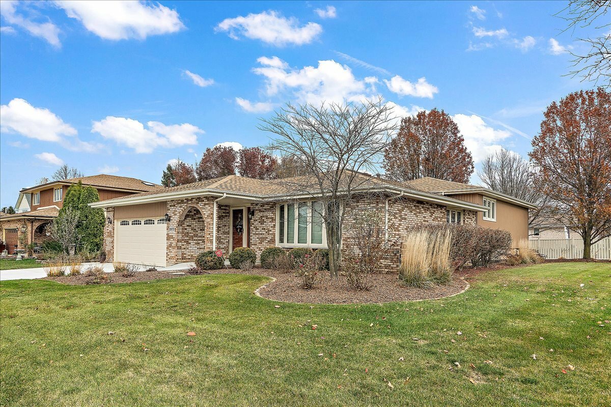 16831 Shannon Court  Tinley Park IL 60477 photo