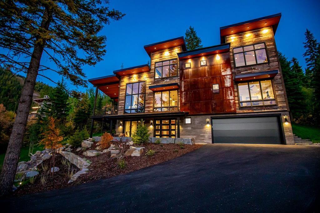 Property Photo: 1148 Glades Drive MT 59937