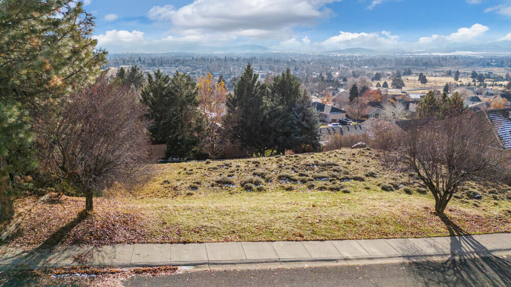 Property Photo: 5648 Basin View Drive Drive OR 97603