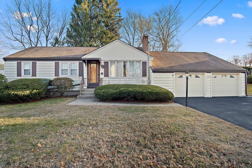 Property Photo:  11 Day Cir  MA 01801 