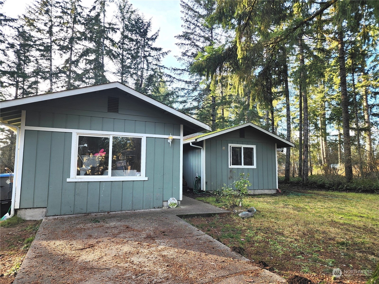 Property Photo:  20 E Cypress Court  WA 98584 