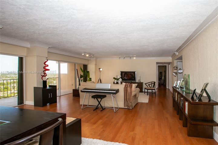 Property Photo:  1800 NE 114th St 1911  FL 33181 
