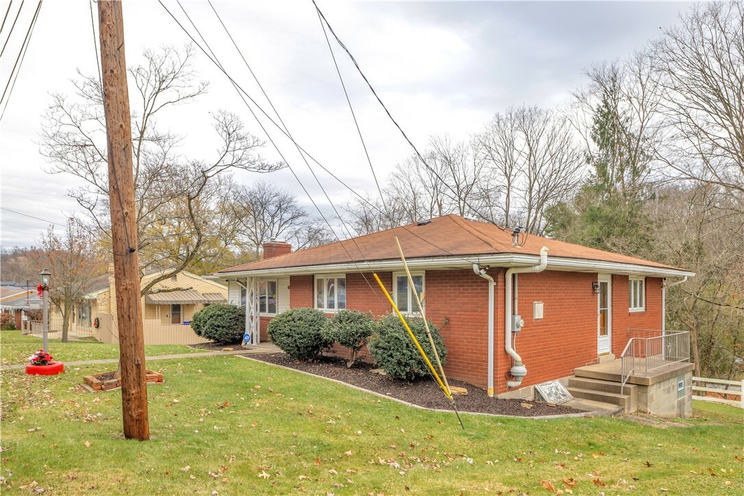 Property Photo:  485 Willow Ave  PA 15601 