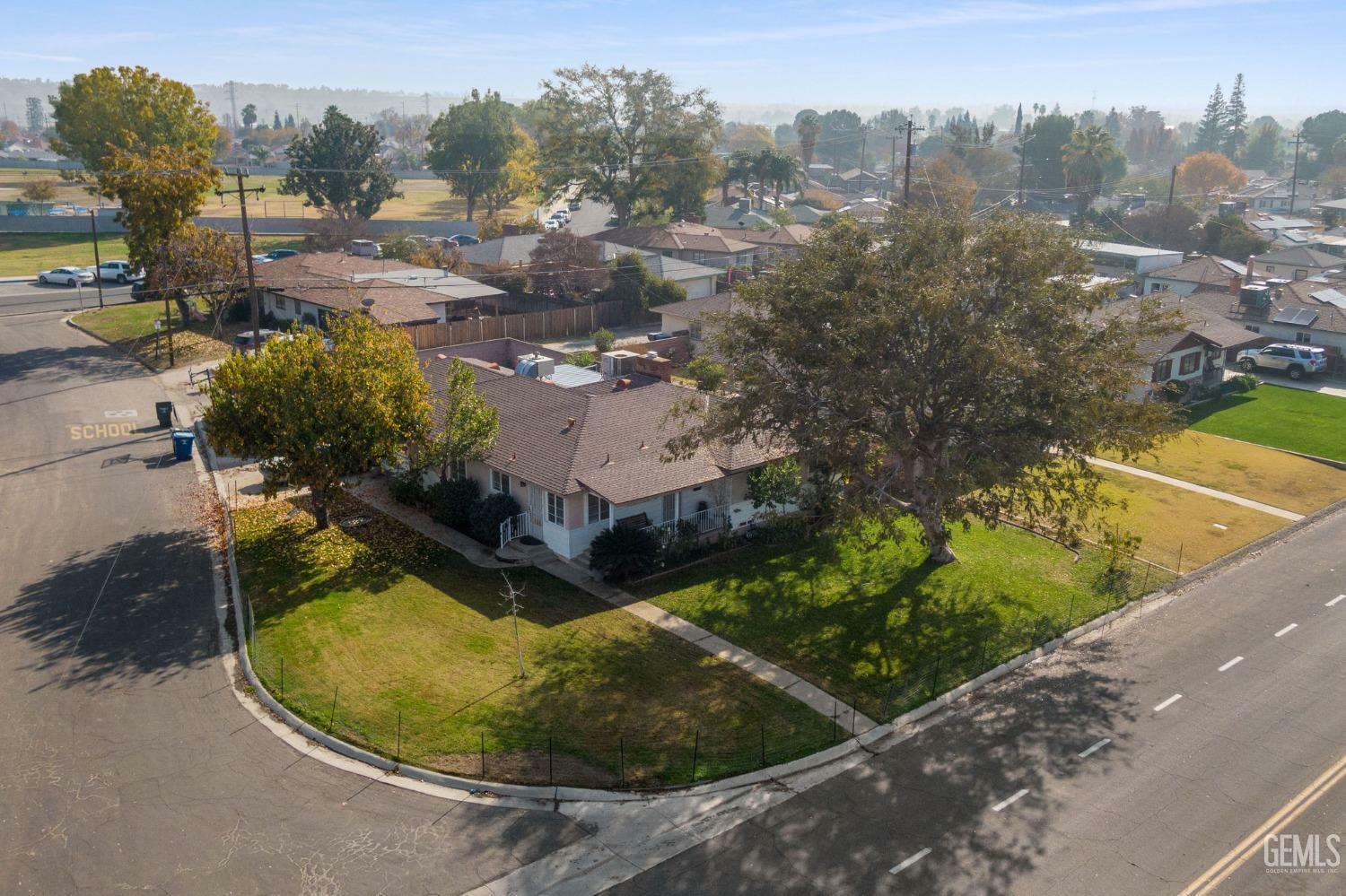 Property Photo:  2816 Olympic Drive  CA 93308 