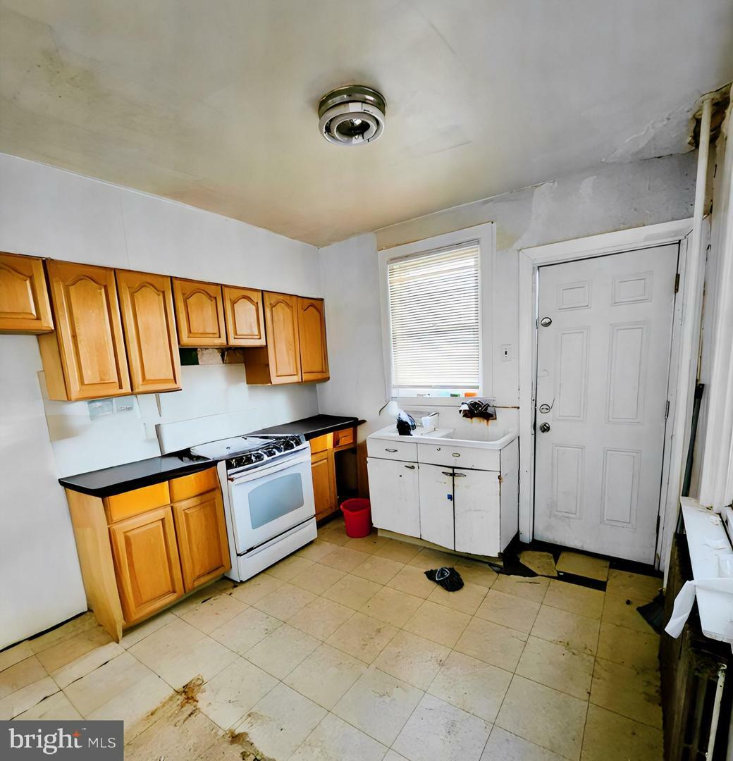 Property Photo:  5217 N American Street  PA 19120 