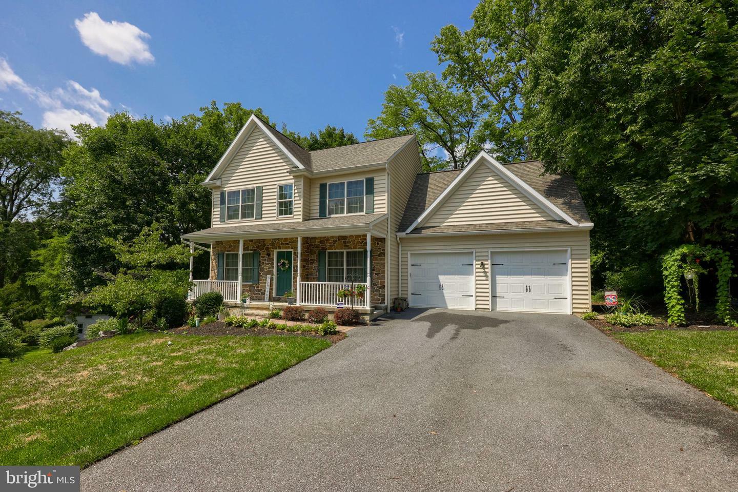 Property Photo:  4 Aspen Court  PA 17603 