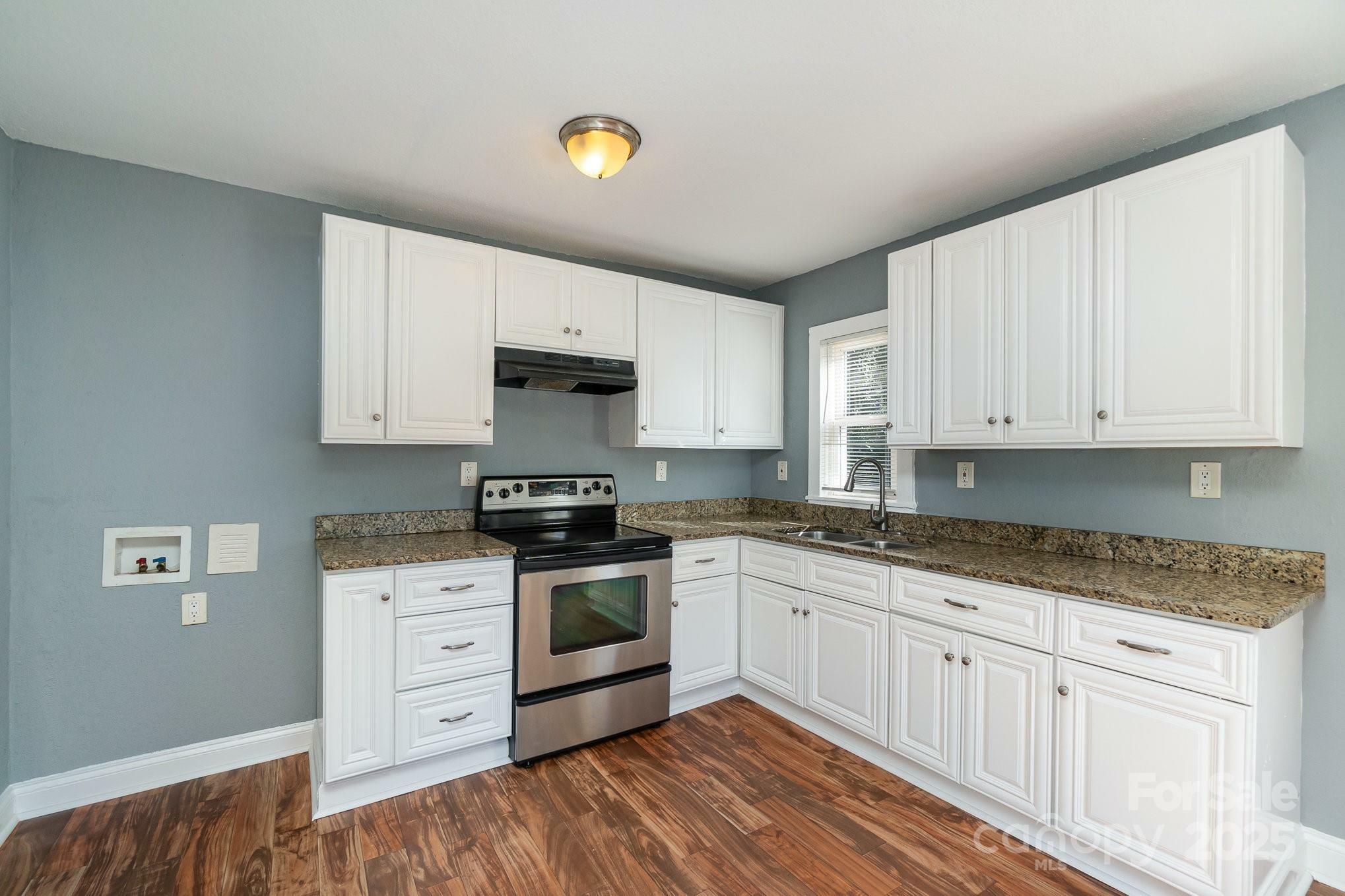 Property Photo: 2630 Druid Hills Way NC 28206