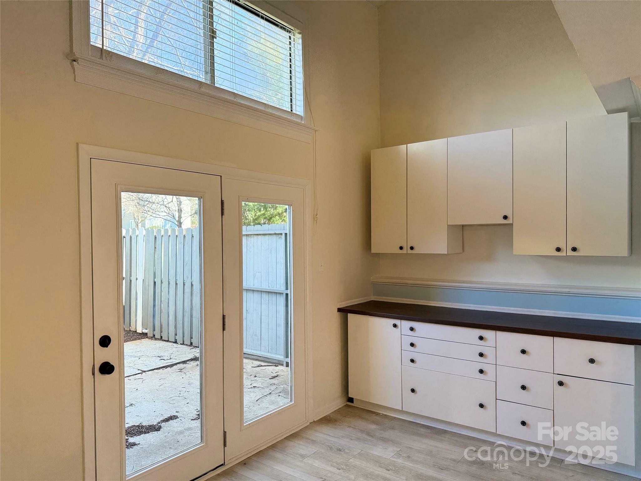 Property Photo: 6130 Heathstone Lane NC 28210