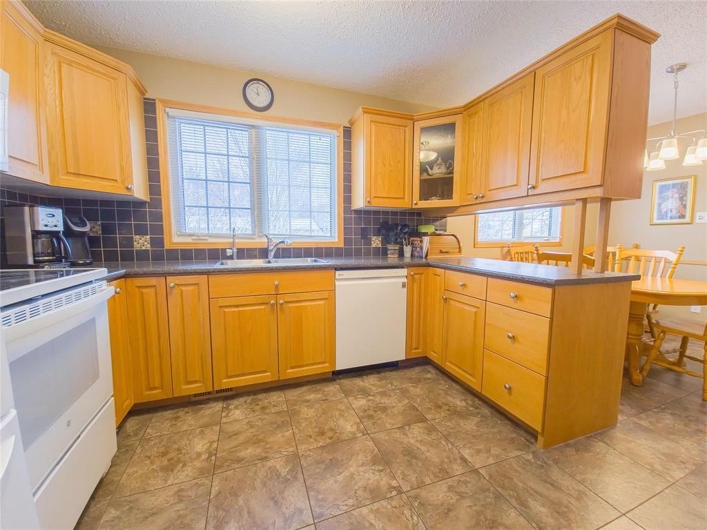 Property Photo:  24 Willow Street  MB R7A 5Y5 