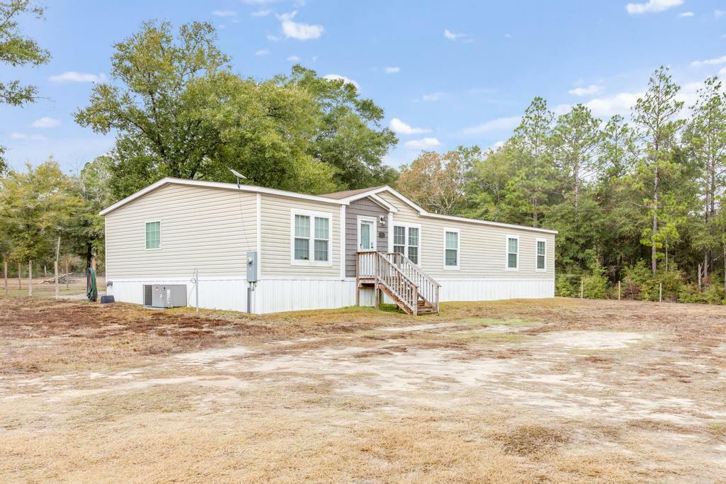 Property Photo:  6224 Old River Rd Road  FL 32531 