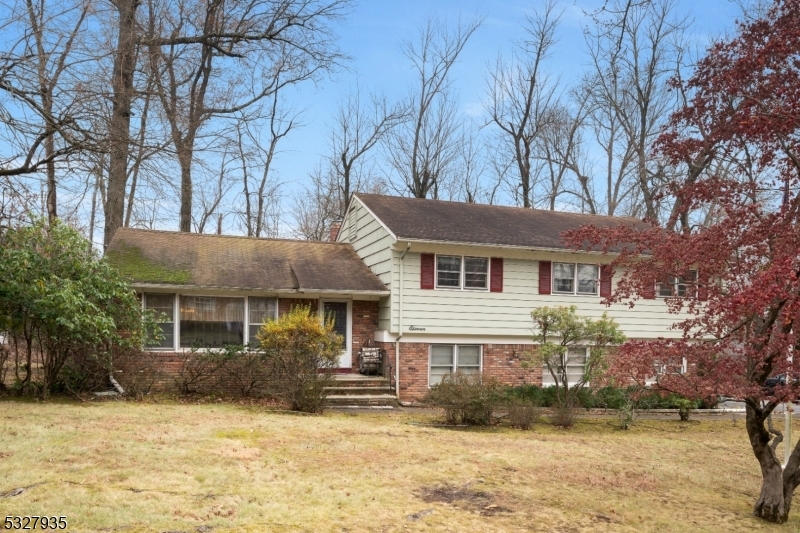 Property Photo:  11 Brookwood Dr  NJ 07006 