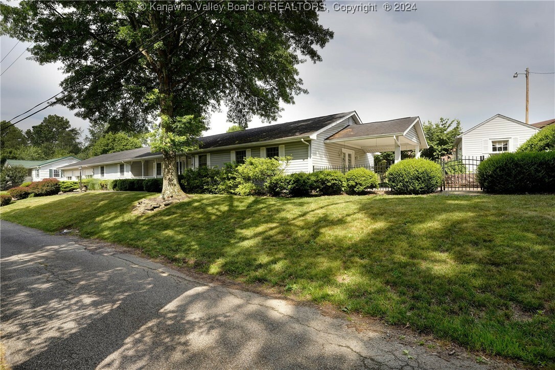 Property Photo:  5147 Hopewell Drive  WV 25313 