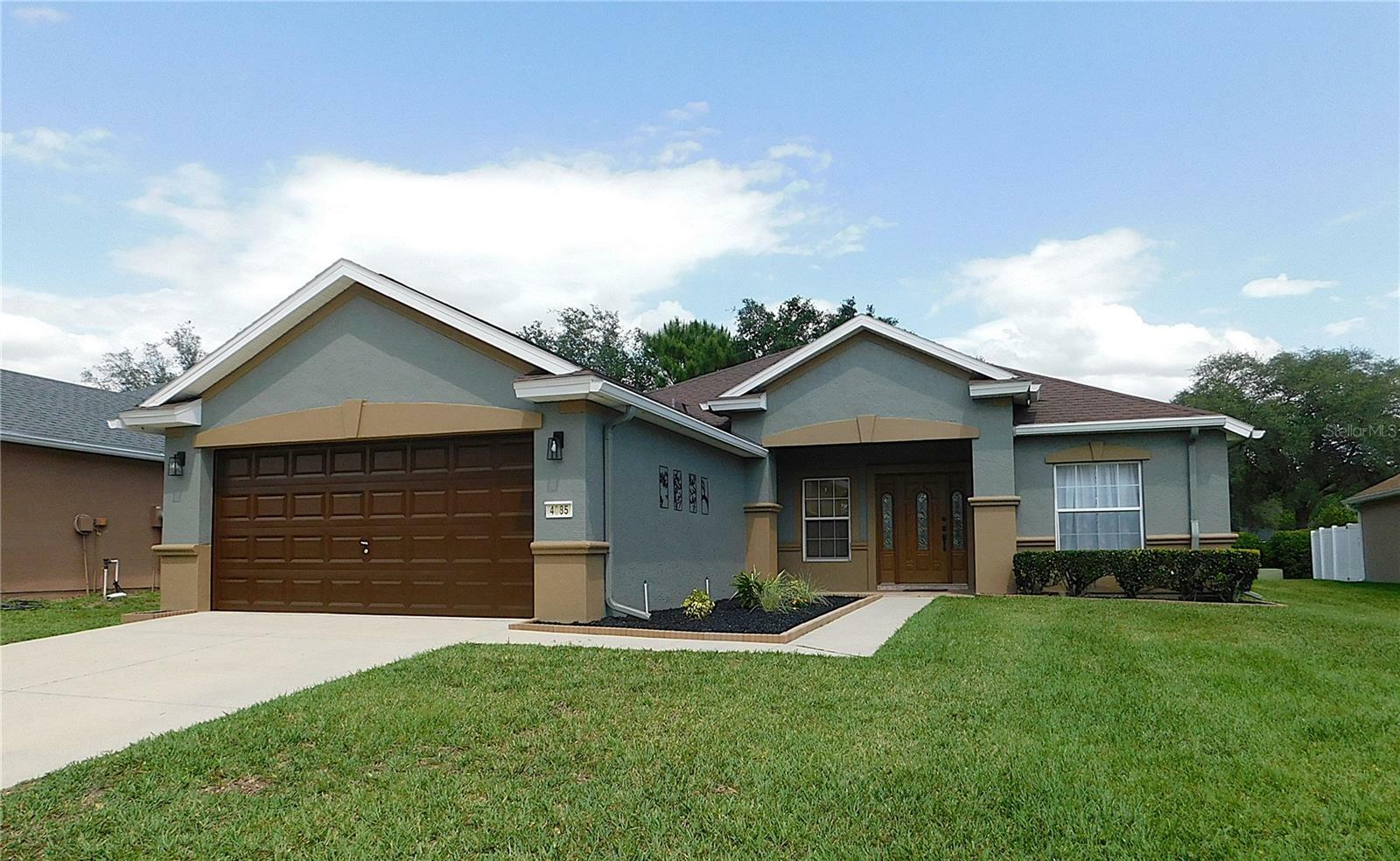 Property Photo: 4085 SW 49th Avenue FL 34474