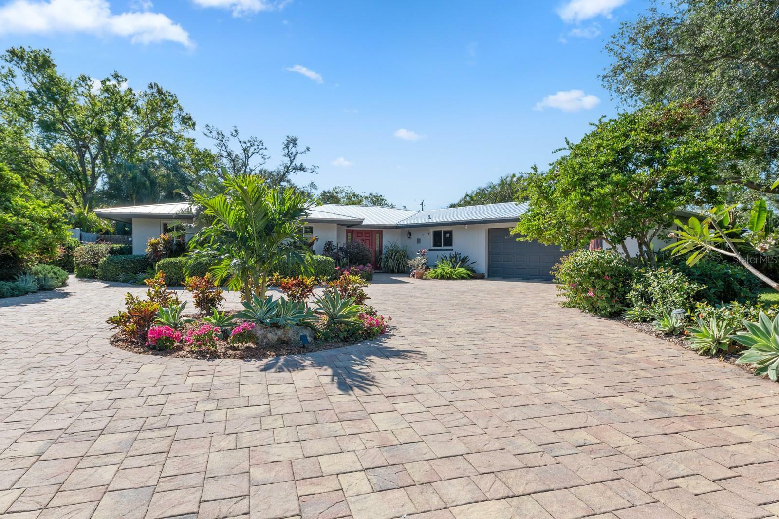 Property Photo:  324 Bernard Avenue  FL 34243 