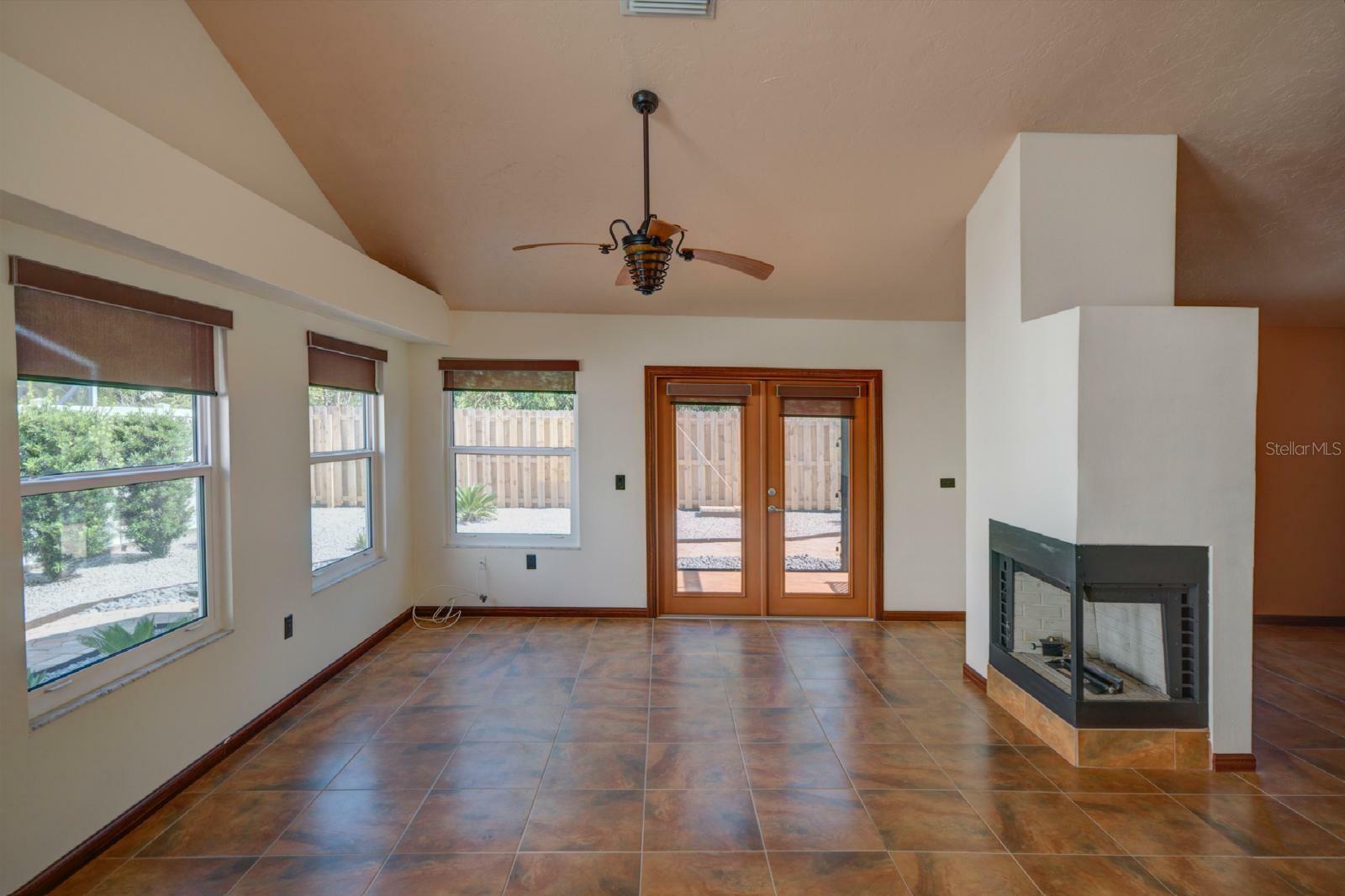 Property Photo:  7806 Ontario Street Circle 7806  FL 34243 