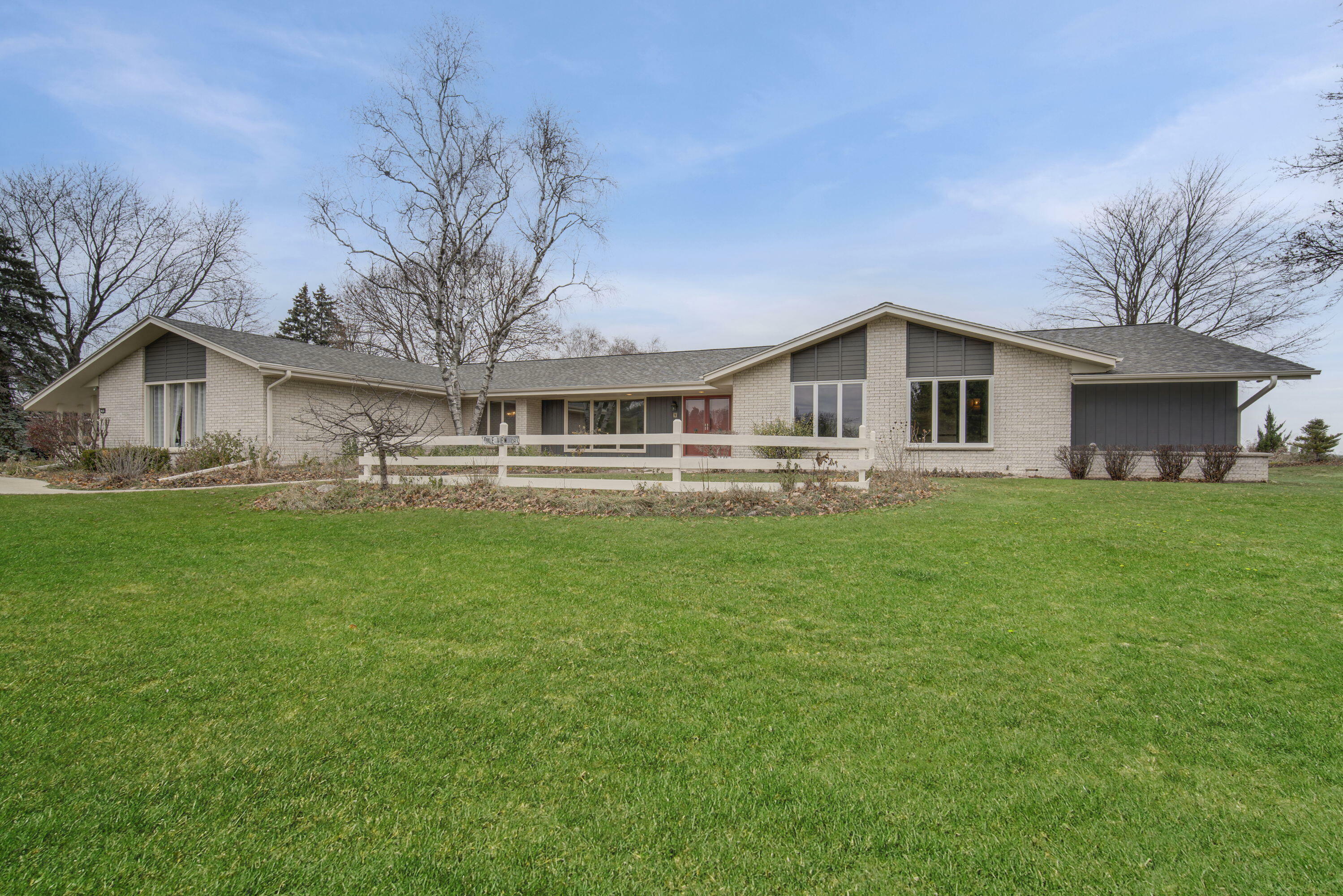 S32w27650 Dale View Dr  Waukesha WI 53189 photo