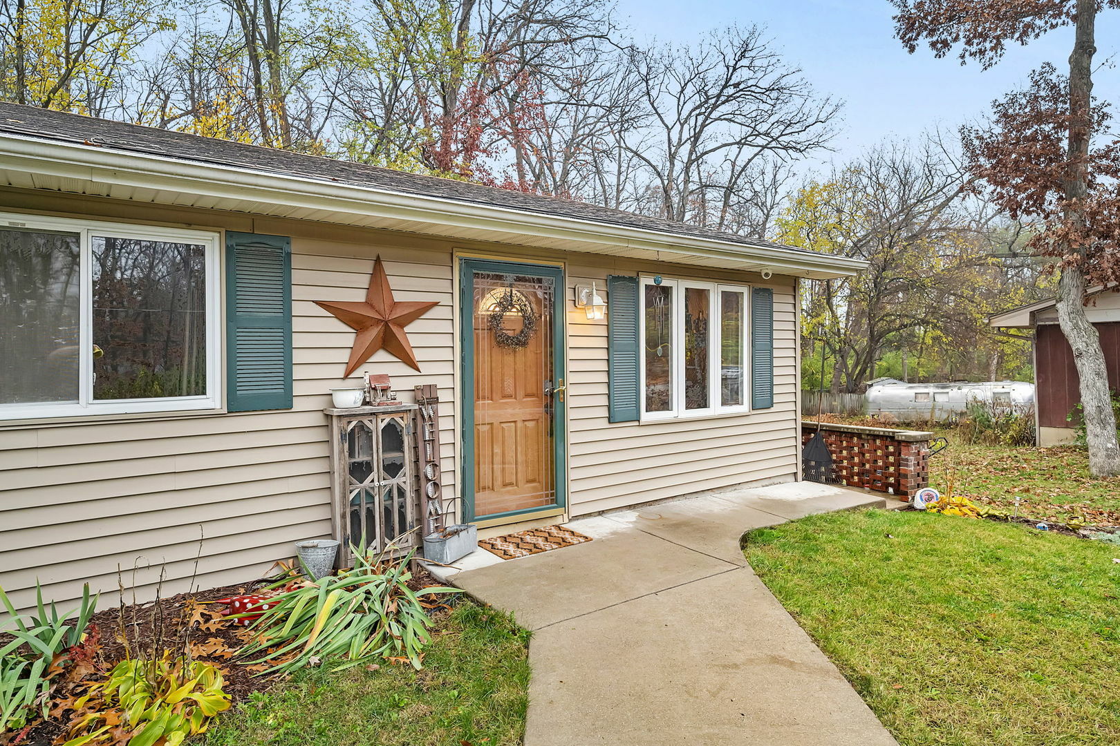 Property Photo:  219 Wood Street  IL 60481 