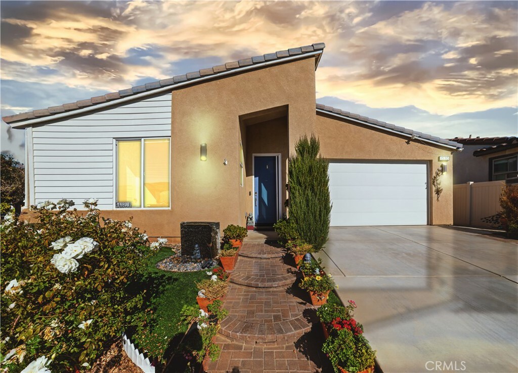 Property Photo: 1530 Village Green Way CA 92223