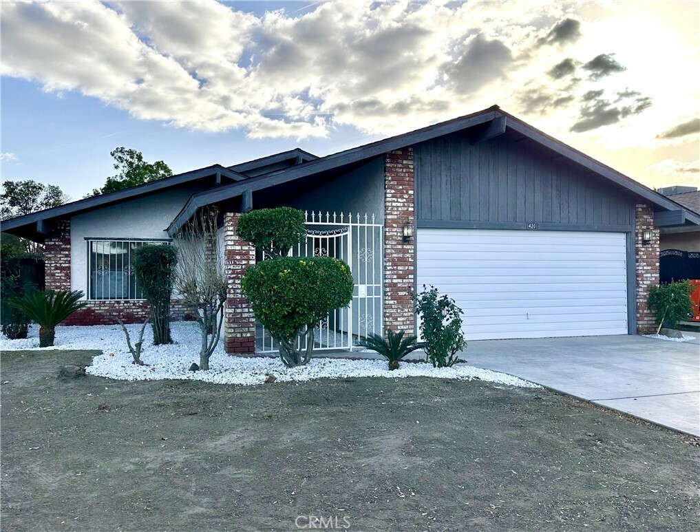 4201 Sugar Cane Avenue  Bakersfield CA 93313 photo